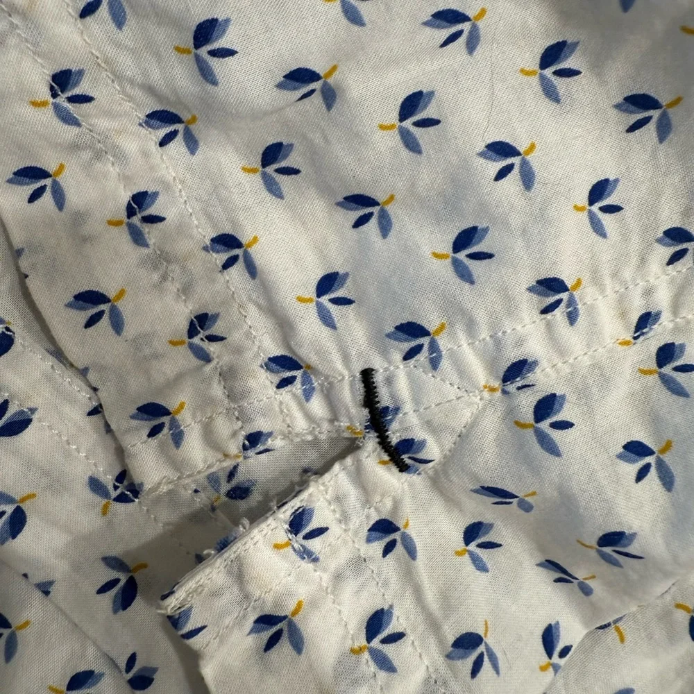 XS Banana Republic Button Down White and Blue Slim Fit Print Shirt - Picture 3 of 8